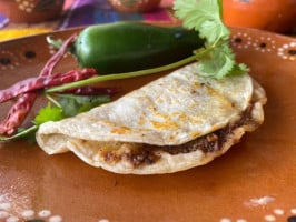 El Charro Sinaloense Tacos De Birria De Res (mañana) Y Sirloin, Suadero, Tripa (noche) inside