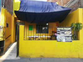 Tacos Doña Ino outside