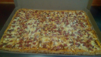 Peperoni's Pizza food