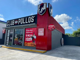 Club De Pollos inside