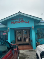 Mariscos Mandinga outside