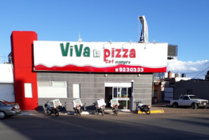 Viva La Pizza outside