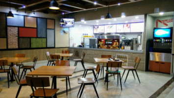 Burger King Plaza Constituyentes inside
