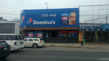 Domino's outside