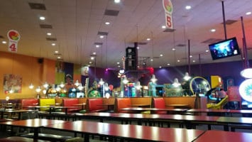 Peter Piper Pizza inside