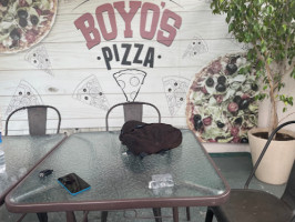 Boyo's Pizza inside