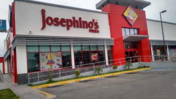 Josephinos Pizza outside