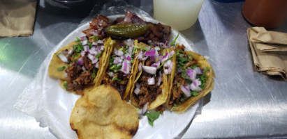 Taquería Los Compadres food