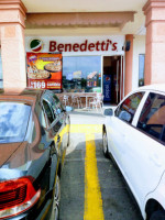 Benedetti's Pizza outside