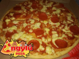 Pizza Angylú food