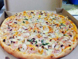 Milio´s Pizza food