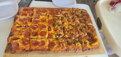 Nicco's Pizza food