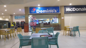 Dominos Pizza, México inside