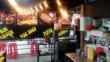 Azteca Pizza Burgers food