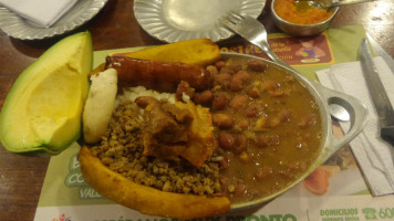 La Sazon De La Abuela food