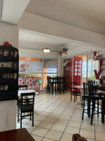 Café Manzanilla inside