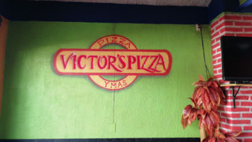 Victor's Pizza inside