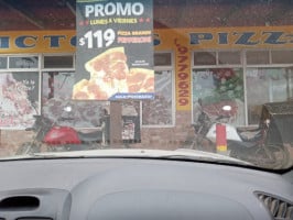Victor´s Pizza Maneadero outside