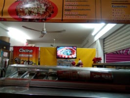 Pizza Deleyte inside