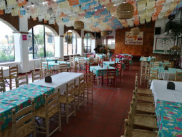 Y Café El Nopal inside