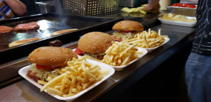 Cheo's Hot Dogs Y Hamburguesas food