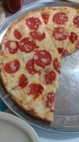 Serafin Pizzas food