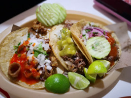 Tacos El Pariente inside