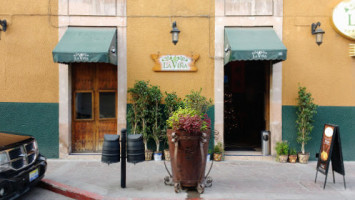 La Viña, Restaurant Bar outside