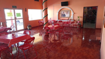 Los Abuelos inside