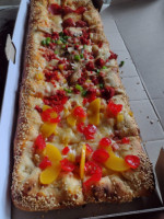 Mana Pizza food