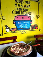 Pizzería Beto food