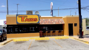 Tacos El Campeon outside
