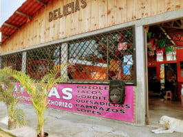 Delicias Mexicanas outside