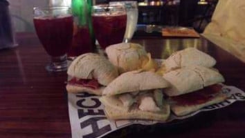 100 Montaditos food