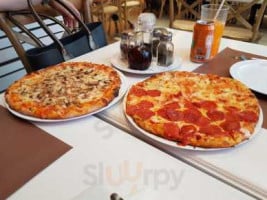 Pida Pizza Express food