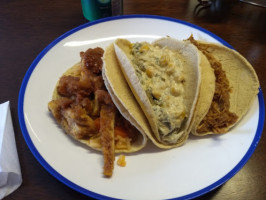 Los De La 11 Tacos De Guisado food