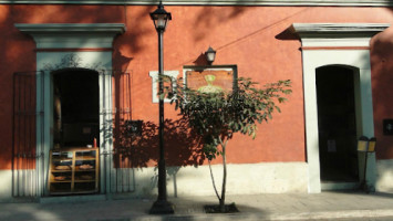 La Rústica Alcalá outside