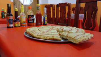 Pizza Barro Rojo food