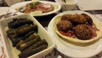 La Taberna Libanesa food