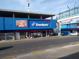 Domino's outside