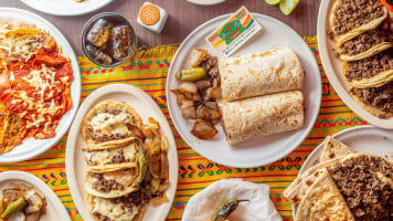 Tacos y Montados Campo Bello food