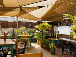 Mosso Café inside