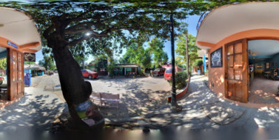 Cafe Paraiso outside