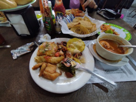 Las Acamayas food