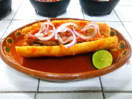 Las Incomparables Tortas Ahogadas Y Carnitas Estilo Michoacán food