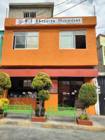 El Buen Sazón outside