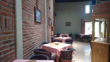 Armando's inside