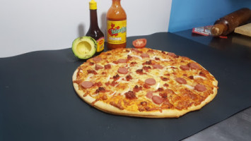 Go Pizza Los Pirules food