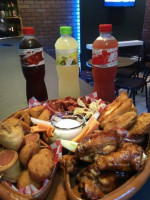 Cascarudo Wings, Pueblo Viejo. food