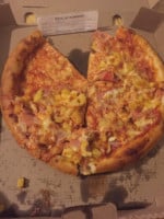 Camila's Pizza food